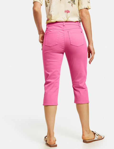 pink capri trousers