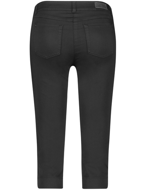 black capri trousers