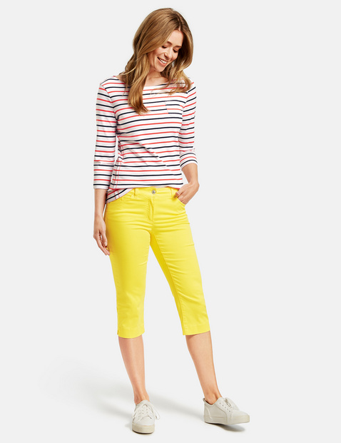 yellow capri trousers