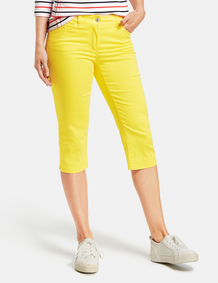 yellow capri trousers